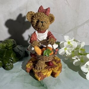 Home Interiors Kuddles Korner 2002 November Bear Autumn Harvest Figurine Resin